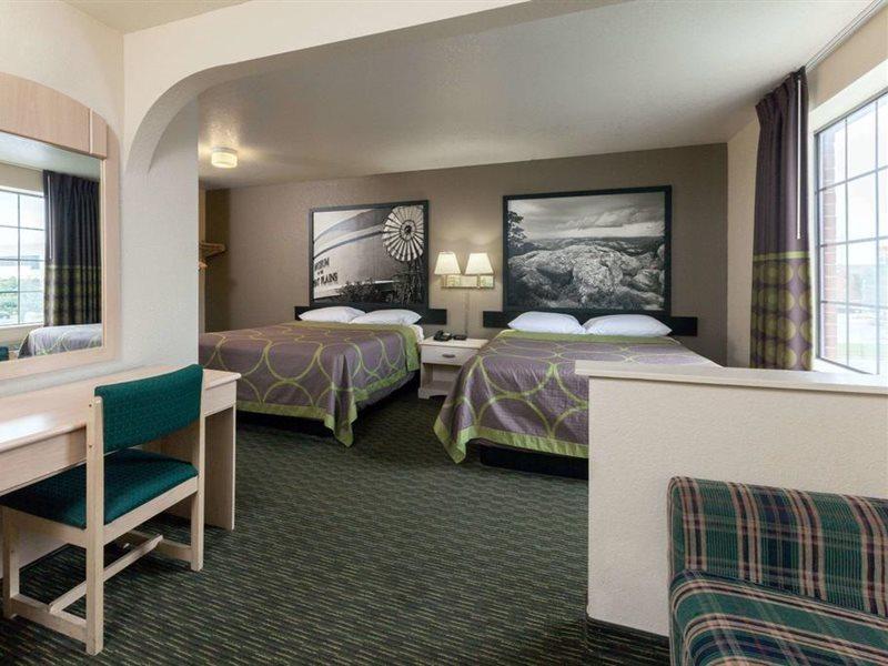 Super 8 By Wyndham Tulsa/Downtown/East Hotel Eksteriør billede